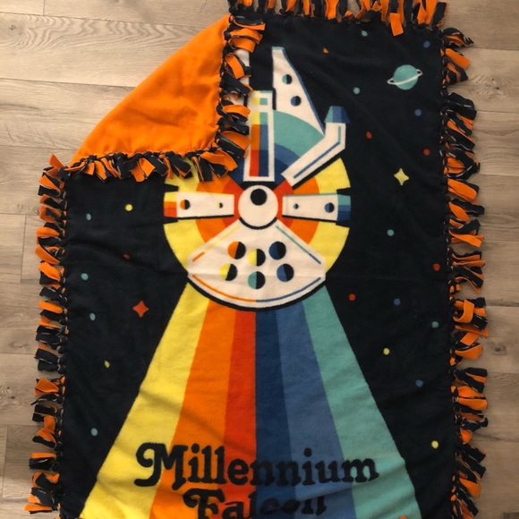 Millennium Falcon No Sew Blanket - Picture 3 of 5